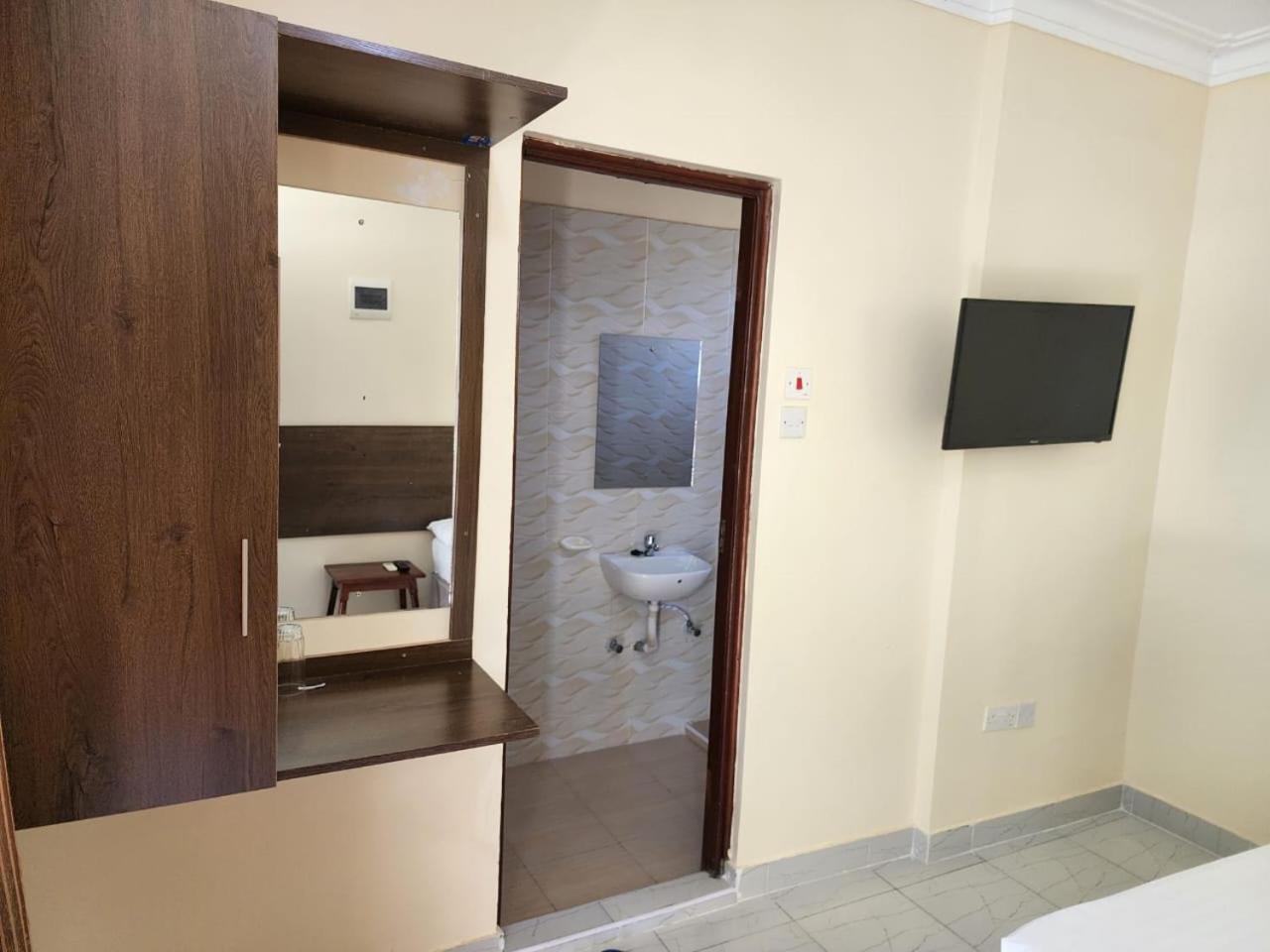 Prestige Leisure Hotel Мтвапа Екстериор снимка